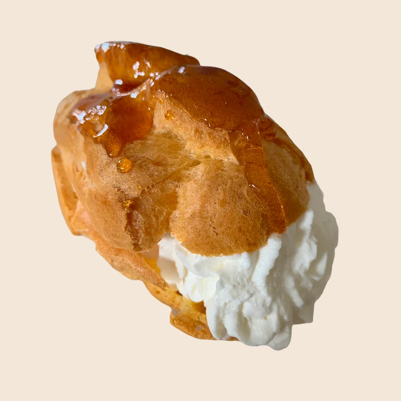 Bignè gigante al caramello e panna